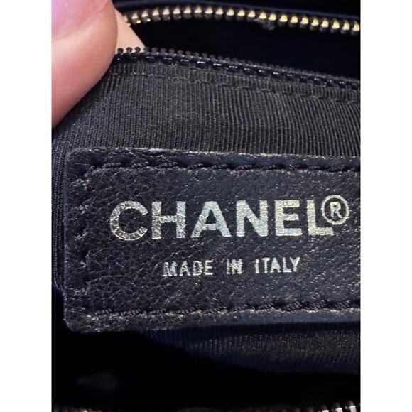 Authentic Chanel Vintage Quilted Barrel Bag - Serial 7268481 (2002-2003) - Picture 10 of 15